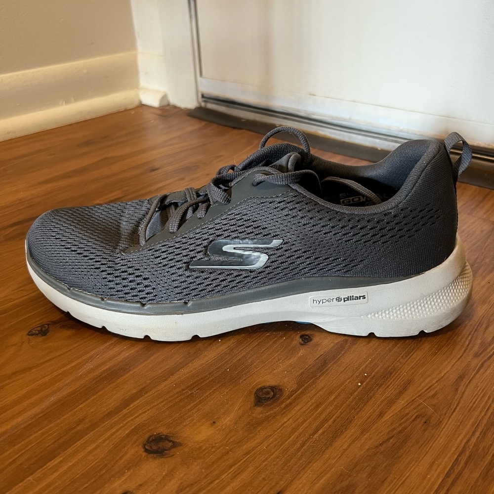 Sketchers sneakers